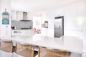 Relax At Bokarina Beach House Walk To Beach Relax By The Pool - Australia Accommodation 3