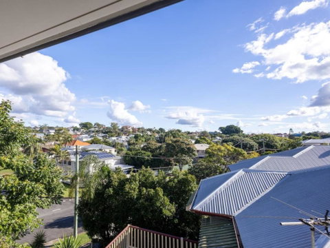 6KM To CBD Convenient 5BR Queenslander Coorparoo - Australia Accommodation 4