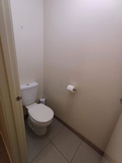 A Beautiful And Spacious Home. - Australia Accommodation 4