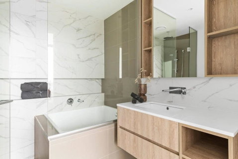 A Chic 2BR Apt With Panoramic Views FREE Parking - Australia Accommodation 4