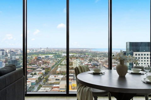 A Cozy 2BR Apt With Panoramic Views FREE Parking - Australia Accommodation 0