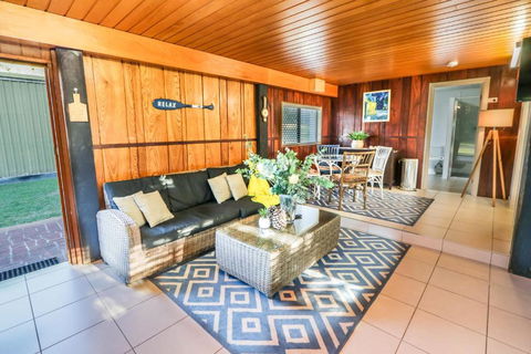 A Lure - A 2-minute Walk To Agnes Main Beach - Australia Accommodation 3