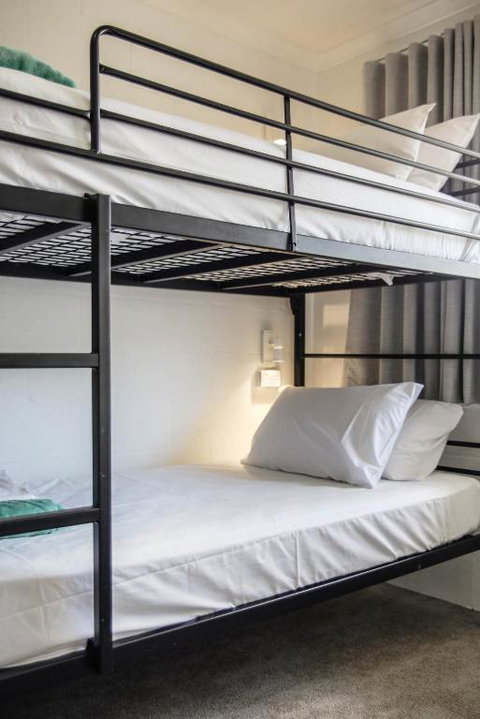 Abode Mooloolaba, Backpackers & Motel Rooms - Australia Accommodation 1