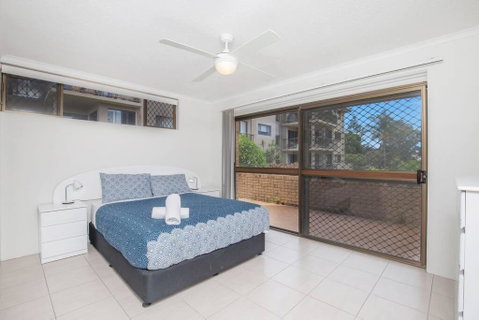 Absolute Beachfront Apartment! - Australia Accommodation 4