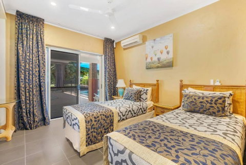 Absolute Beachfront WongaBelle- Pet Friendly - Australia Accommodation 2