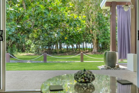 Absolute Beachfront WongaBelle- Pet Friendly - Australia Accommodation 4