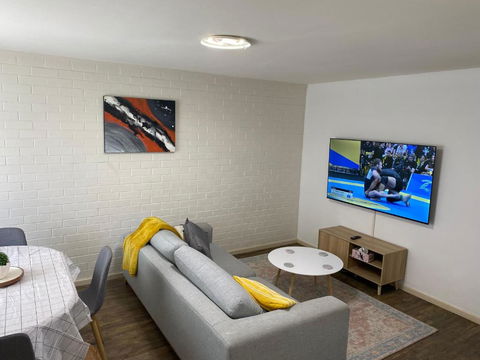 Affordable Inglewood Apartment+Pool - Australia Accommodation 0