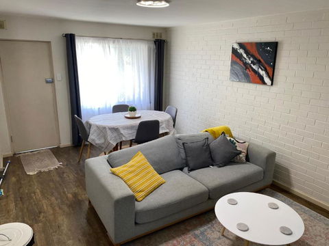 Affordable Inglewood Apartment+Pool - Australia Accommodation 3