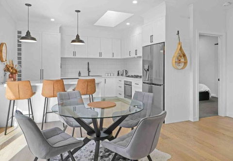 Ailsafield - Home In The Heart Of Mansfield - Australia Accommodation 1