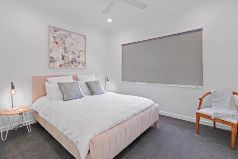 Ailsafield - Home In The Heart Of Mansfield - Australia Accommodation 2