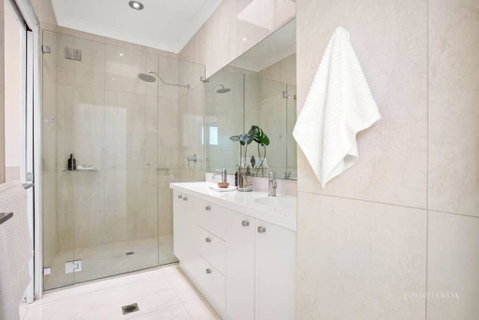 Affordable Luxury By The River - Australia Accommodation 2