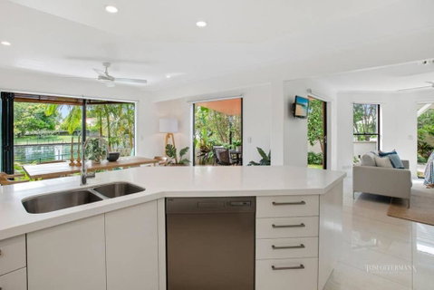 Affordable Luxury By The River - Australia Accommodation 4