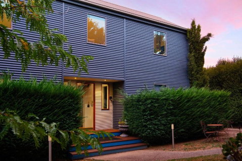 Alofi - Australia Accommodation 2