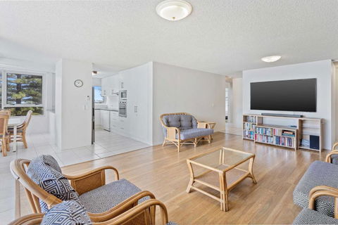 Ambassador Beachfront Apartments - Hosted By Burleigh Letting - Australia Accommodation 3