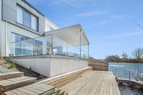 Anchored - Australia Accommodation 0