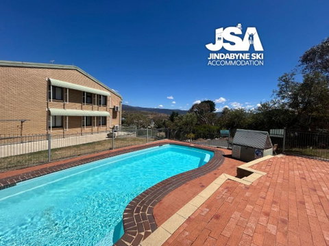 Alpine Mountain View Kirwan 9 - Australia Accommodation 0