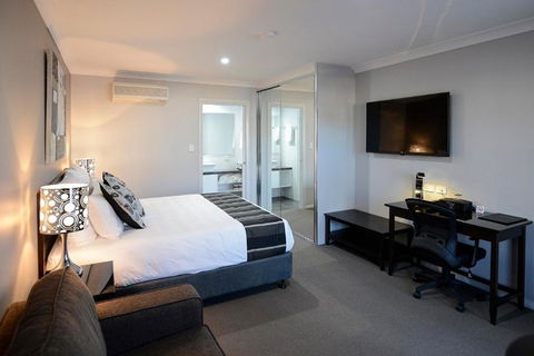 Astro Dish Motor Inn - Australia Accommodation 1