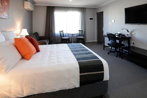 Astro Dish Motor Inn - Australia Accommodation 4