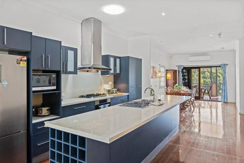 Artistic Queenslander With Park Views - Near City! - Australia Accommodation 2