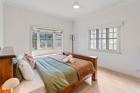 Artistic Queenslander With Park Views - Near City! - Australia Accommodation 4