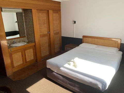 Ascot Motor Inn - Australia Accommodation 4