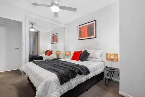 Astral Apartments. Spacious 2 Bed, 2 Bath Apartment In A Great Location. - Australia Accommodation 2