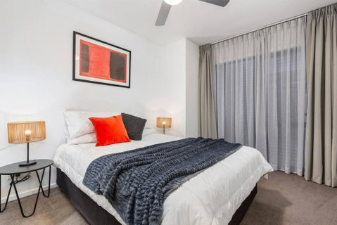 Astral Apartments. Spacious 2 Bed, 2 Bath Apartment In A Great Location. - Australia Accommodation 3