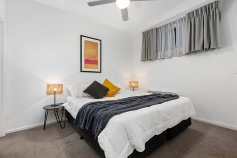 Astral Apartments. Spacious 2 Bed, 2 Bath Apartment In A Great Location. - Australia Accommodation 4