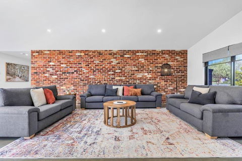 At Winbi- Echuca Holiday Homes - Australia Accommodation 1