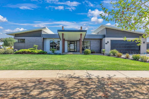 At Winbi- Echuca Holiday Homes - Australia Accommodation 0