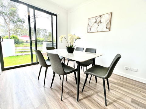 Austral Brand New Modern 4 Br Home - Australia Accommodation 2