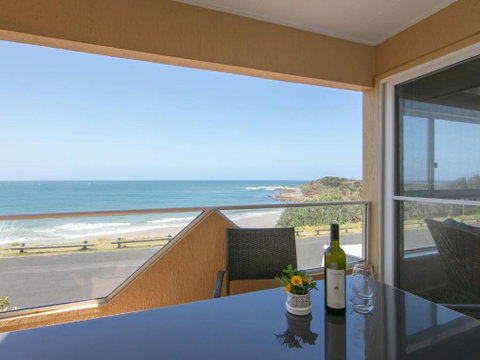 Avalon 2 - Australia Accommodation 4