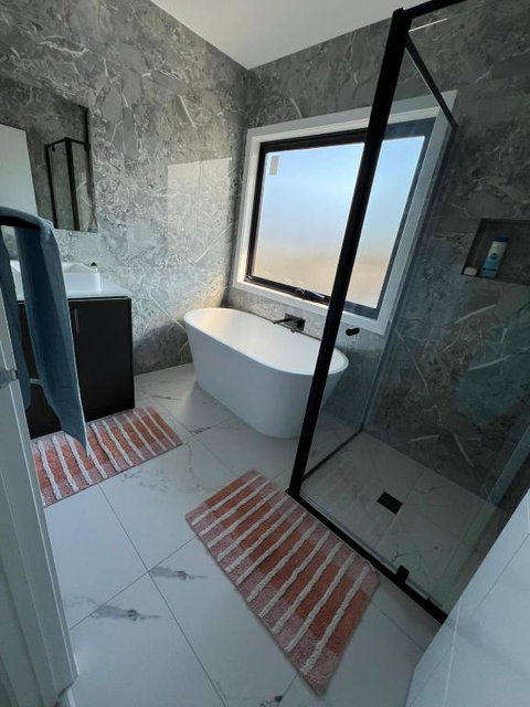 Avenue - Australia Accommodation 0