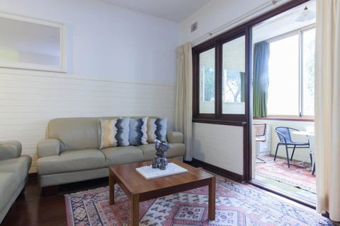 B2 Crawley Apartment 1 BRM & Sleepout Near UWA - Australia Accommodation 2