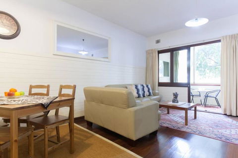 B2 Crawley Apartment 1 BRM & Sleepout Near UWA - Australia Accommodation 1