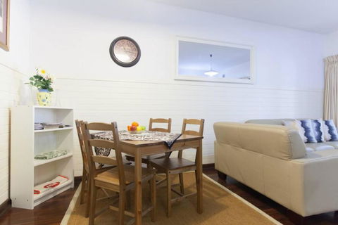B2 Crawley Apartment 1 BRM & Sleepout Near UWA - Australia Accommodation 4