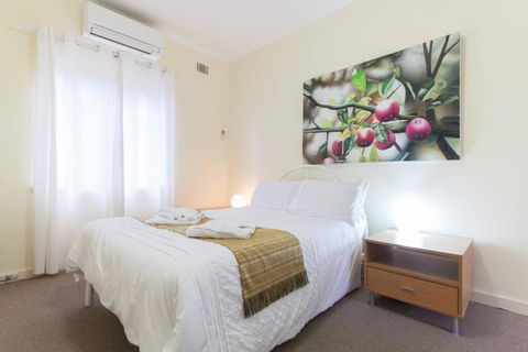 B5 Crawley Apartment 1 BRM & Sleepout Near UWA - Australia Accommodation 1