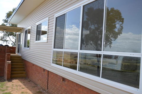 BATHURST GOLDFIELDS RESIDENCE On MOUNT PANORAMA - Australia Accommodation 3
