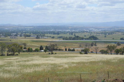 BATHURST GOLDFIELDS RESIDENCE On MOUNT PANORAMA - Australia Accommodation 4