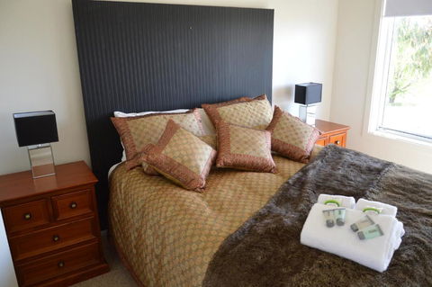 BATHURST GOLDFIELDS RESIDENCE On MOUNT PANORAMA - Australia Accommodation 0