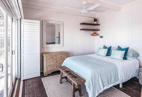 BAY PROPERTIES . Beach House Studio - Australia Accommodation 3
