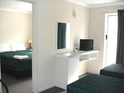 Southport Motel & Apartments - Australia Accommodation 23