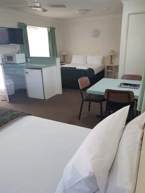 Southport Motel & Apartments - Australia Accommodation 20