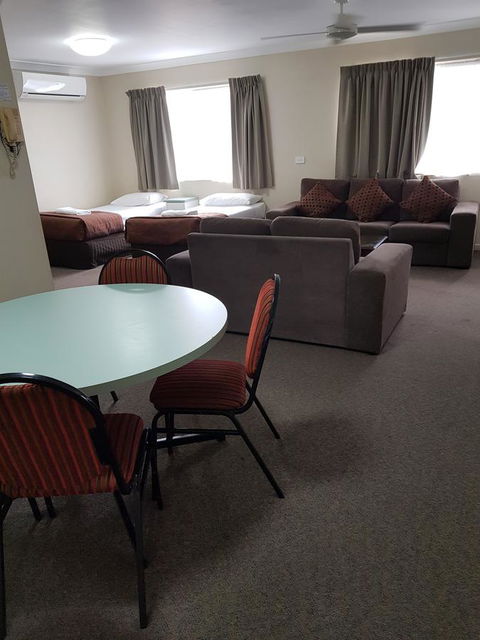 Southport Motel & Apartments - Australia Accommodation 11