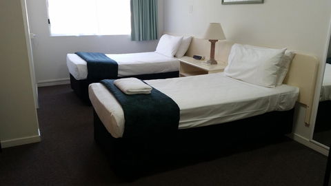 Southport Motel & Apartments - Australia Accommodation 17