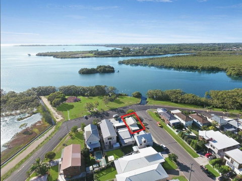 Absolute Waterfront - Australia Accommodation 12