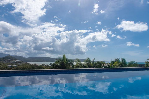 Viewpoint Holiday Home - Cannonvale - Australia Accommodation 1