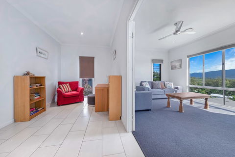 Viewpoint Holiday Home - Cannonvale - Australia Accommodation 7