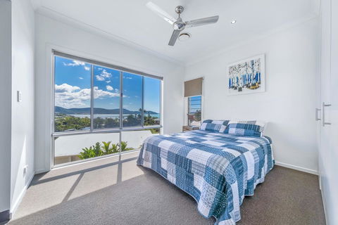 Viewpoint Holiday Home - Cannonvale - Australia Accommodation 9