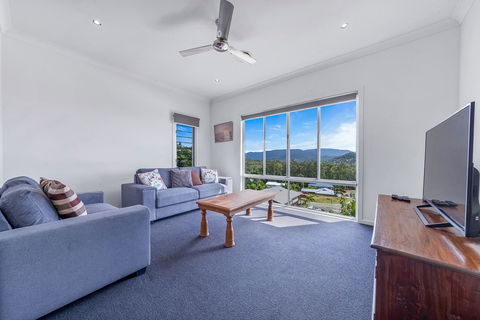 Viewpoint Holiday Home - Cannonvale - Australia Accommodation 8